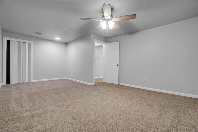 empty room featuring carpet floors and ceiling fan