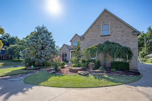 view of front of house featuring a front yard