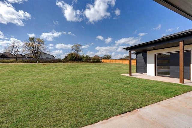 view of yard featuring a patio area