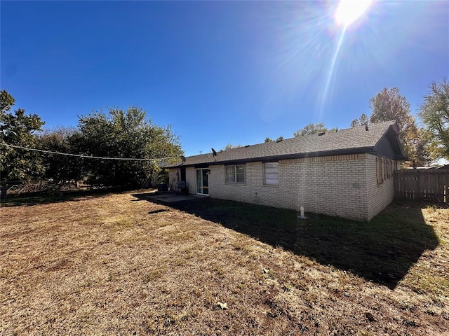 view of side of property featuring a lawn