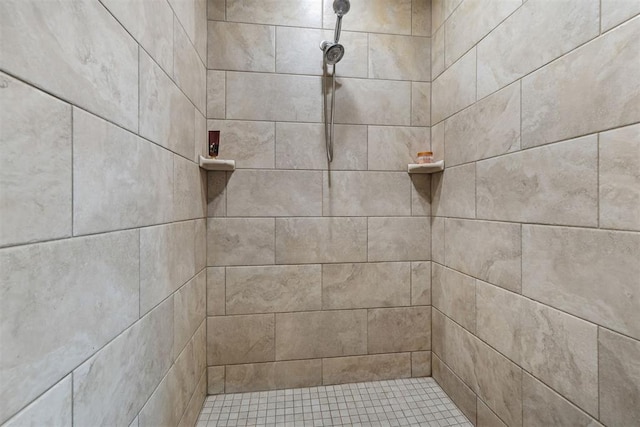 bathroom featuring tiled shower