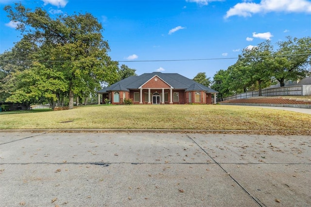 view of front facade with a front yard