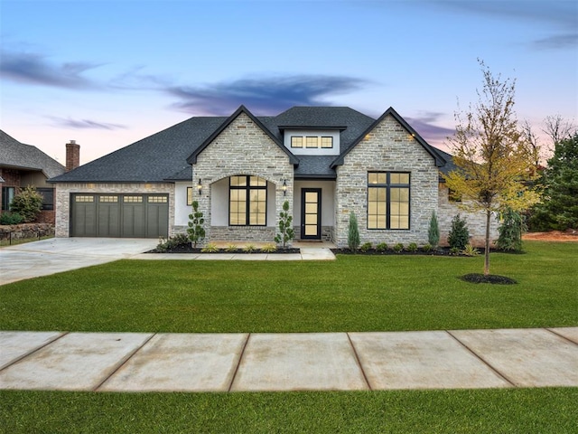 view of front of home featuring a lawn and a garage