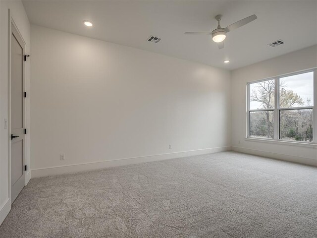 carpeted empty room featuring ceiling fan