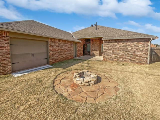 view of front of home featuring a front lawn and an outdoor fire pit