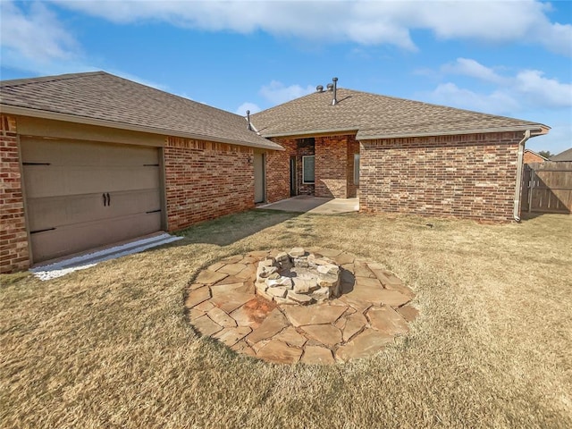 view of front of property with a patio area, an outdoor fire pit, and a front yard