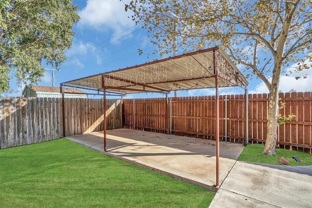 view of yard featuring a patio