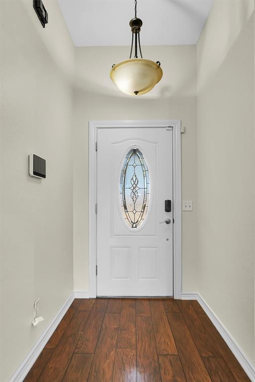 516 S Quail Run, Altus, OK 73521 - foyer with dark wood-style flooring and baseboards