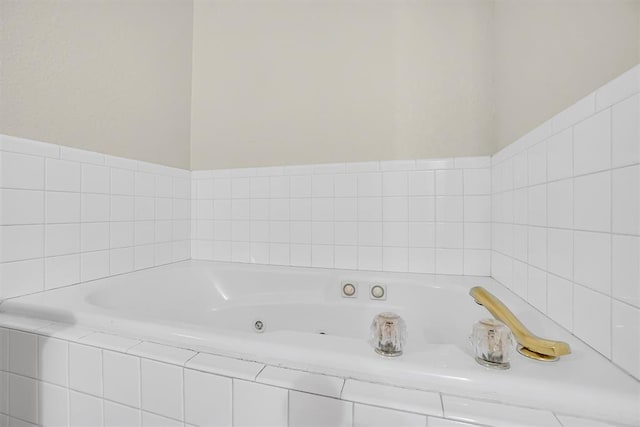 516 S Quail Run, Altus, OK 73521 - bathroom with a tub with jets