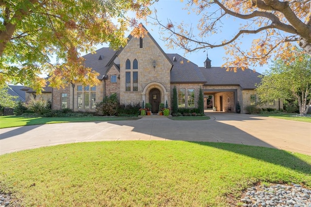 view of front facade with a front yard