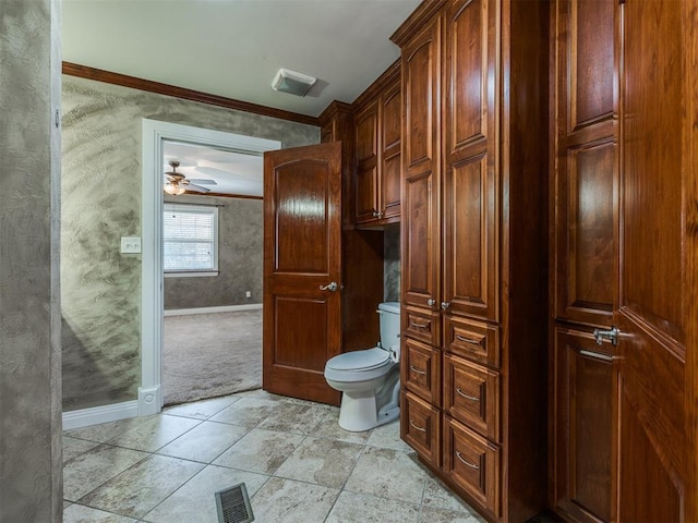 bathroom featuring toilet, ceiling fan, and crown molding