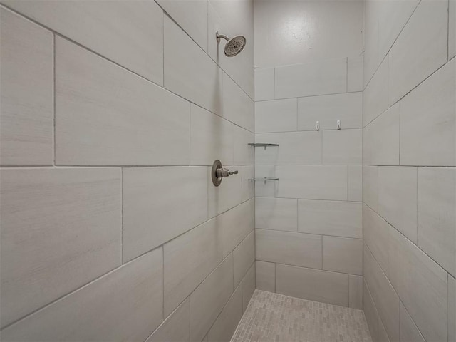 bathroom featuring tiled shower