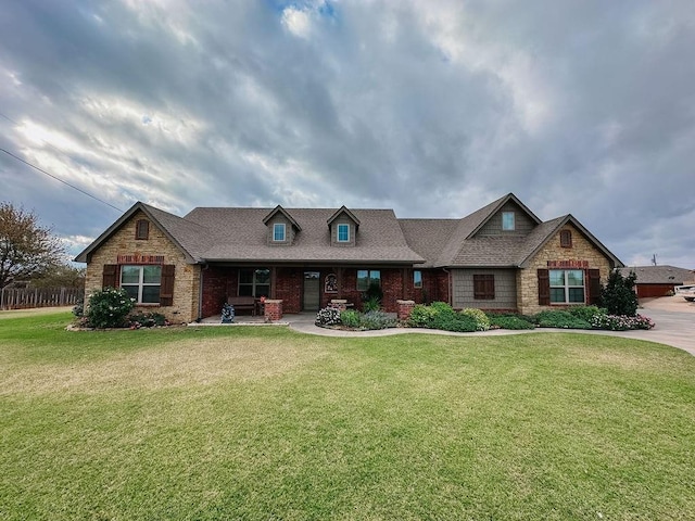 view of front of property with a front yard