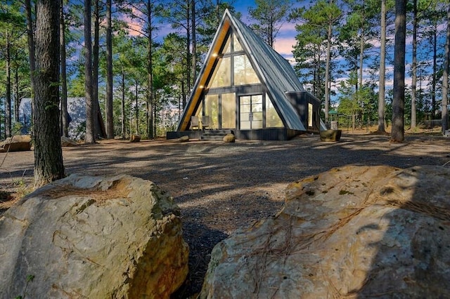 view of back house at dusk