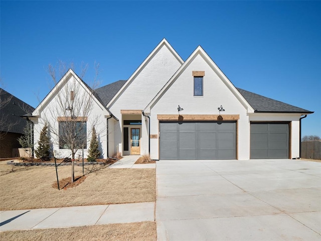 view of front facade featuring a garage