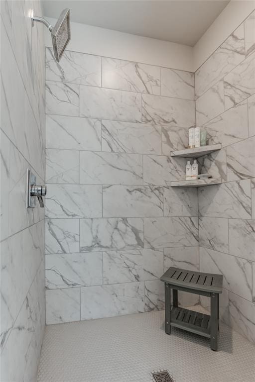 bathroom featuring a tile shower