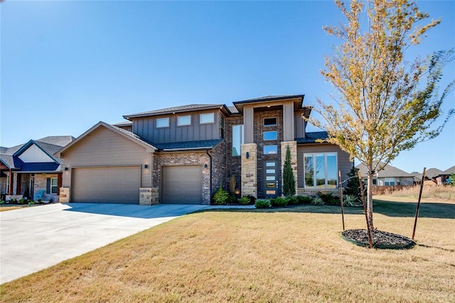 view of front facade featuring a garage and a front yard