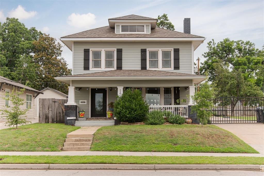 view of front facade featuring covered porch and a front lawn