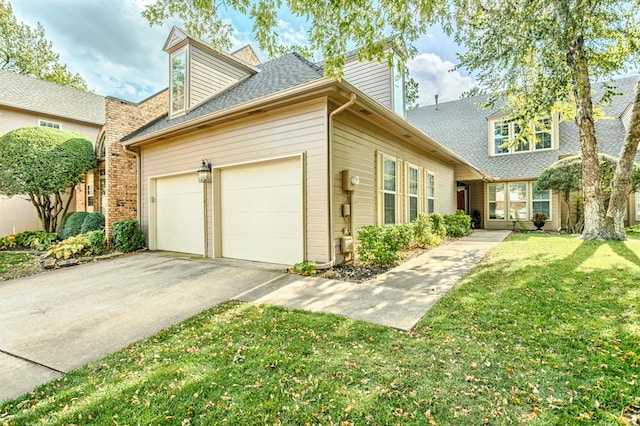 view of front facade featuring a front yard