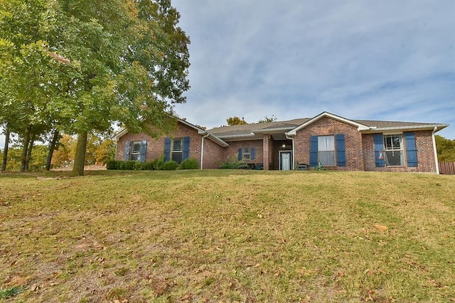 ranch-style home featuring a front lawn