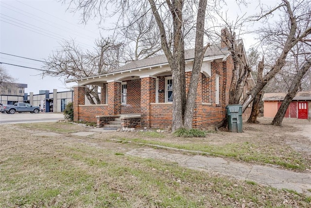 view of front of house with a front yard