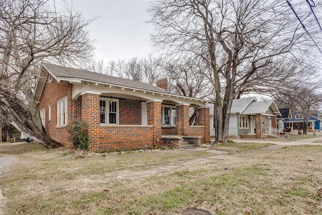 view of front of property with a front yard