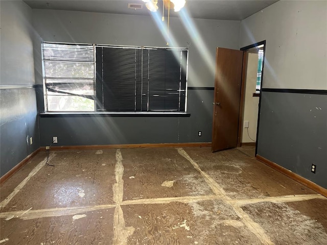 empty room featuring ceiling fan