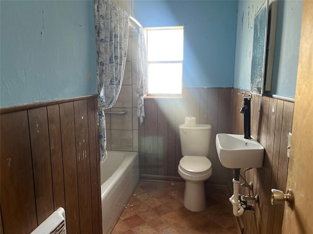 bathroom featuring shower / bath combo and toilet