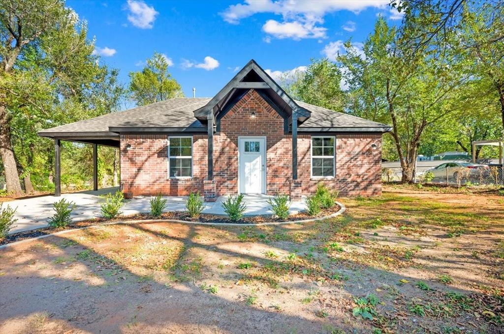 view of front of house featuring a carport