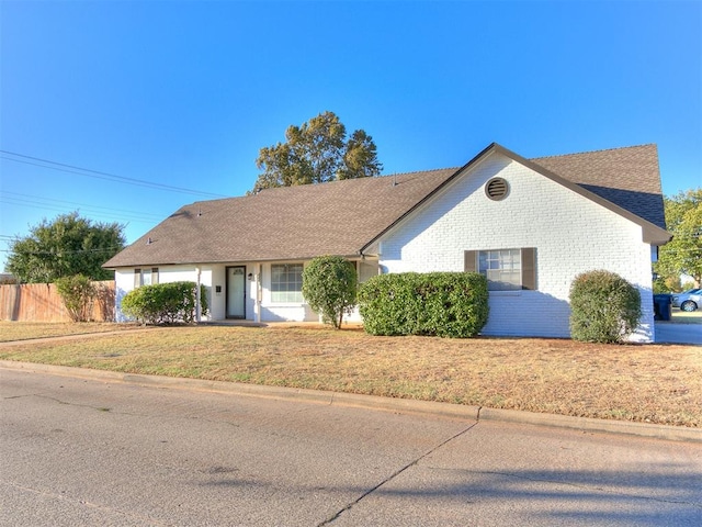 ranch-style house featuring a front lawn