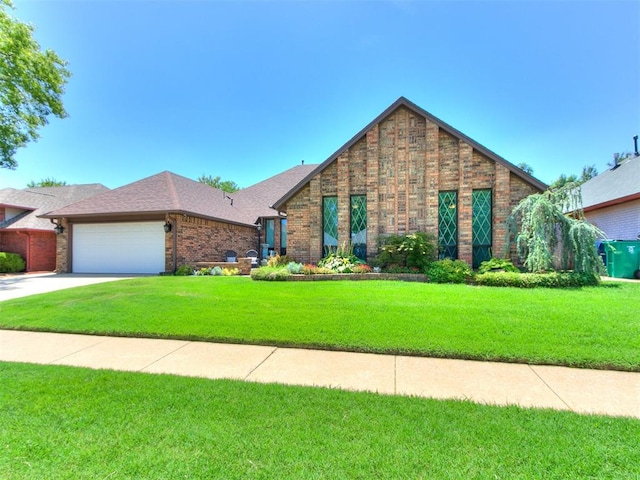 view of front facade featuring a front lawn and a garage