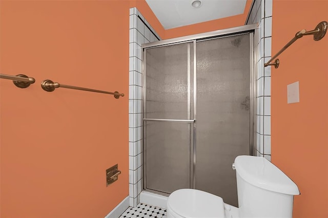 603 N College St, Cordell, OK 73632 - bathroom with toilet, a tile shower, and tile patterned flooring