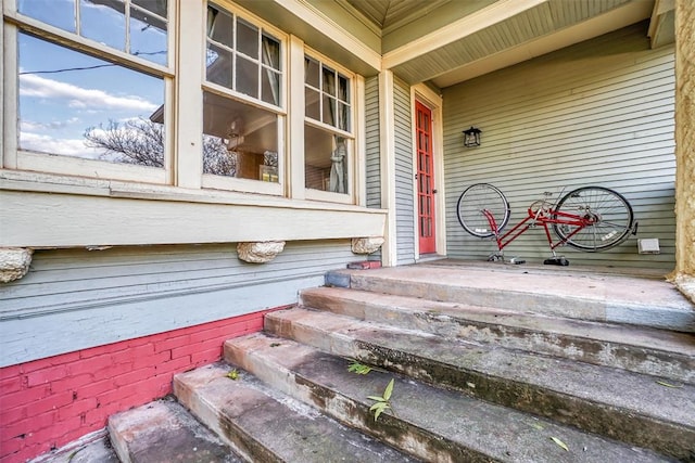 property entrance with covered porch