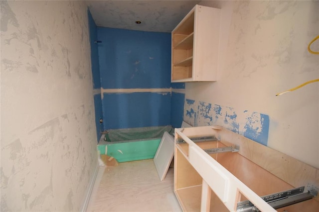 bathroom featuring concrete flooring