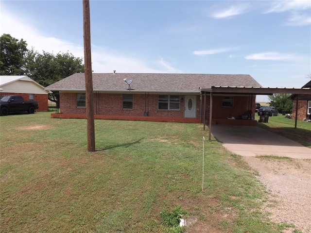 view of front of home with a carport and a front lawn