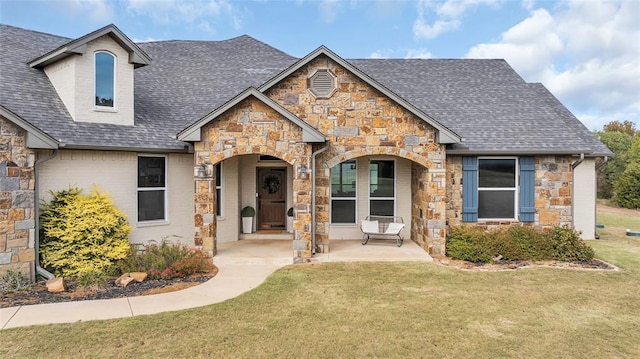 view of front of house featuring a front yard