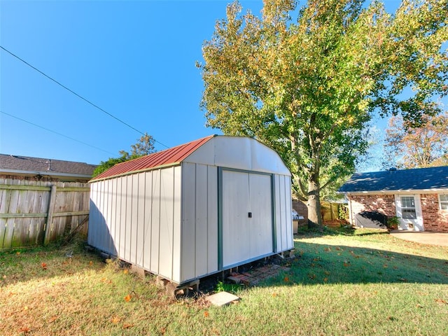 view of outdoor structure featuring a yard