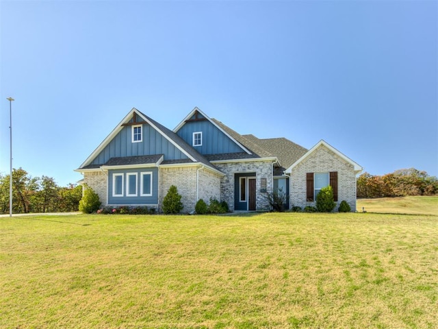 view of front of house featuring a front yard