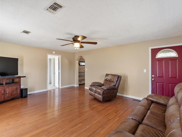 living area featuring visible vents, baseboards, and light wood-style flooring