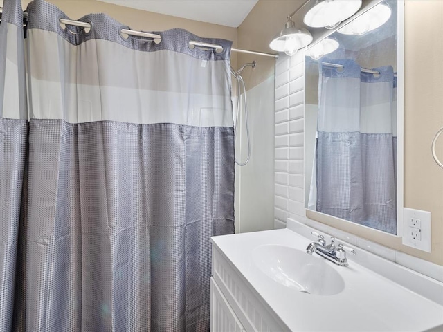 full bathroom with curtained shower and vanity