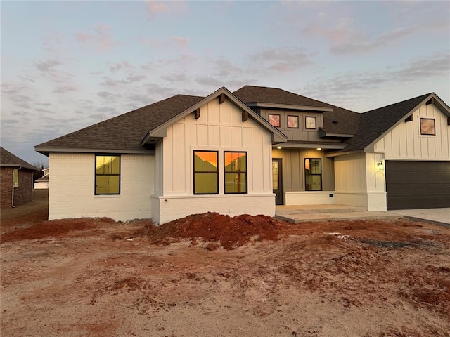 view of front facade with a garage