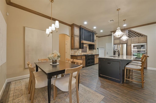 dining room featuring arched walkways, dark wood finished floors, crown molding, and baseboards