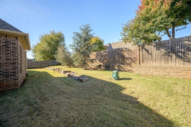 view of yard featuring a fenced backyard