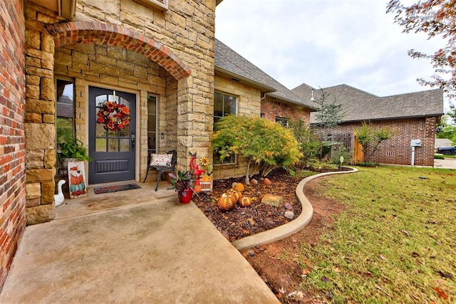 property entrance featuring a yard