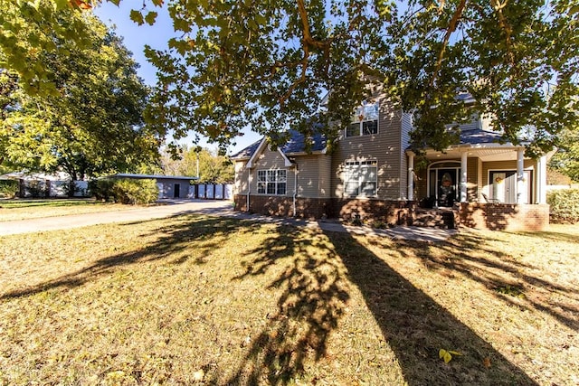 front of property with a front lawn and covered porch