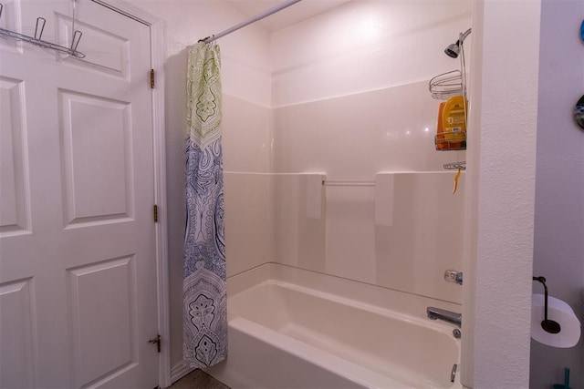 bathroom with shower / bath combo