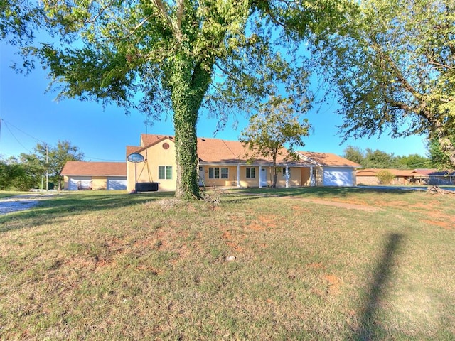 single story home with a front yard