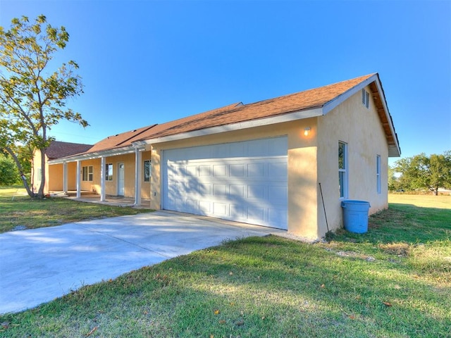 view of front of home featuring a garage and a front lawn