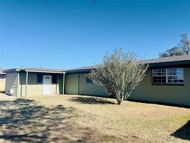 view of front of house with a front lawn