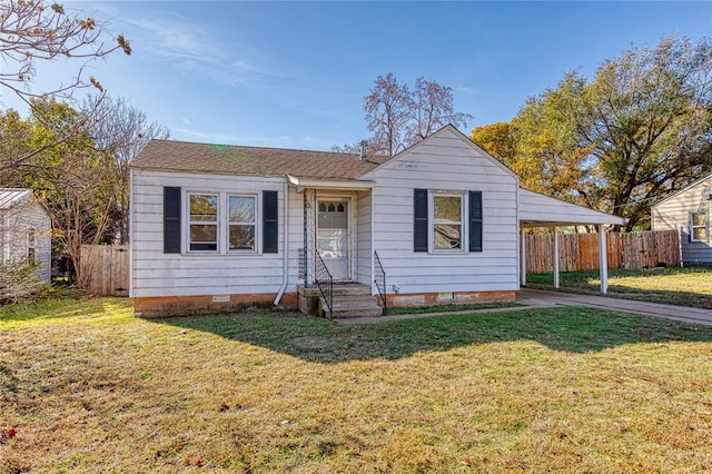 view of front of house featuring a front lawn and a carport